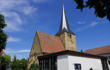 Kirche zum Heiligen Kreuz, St. Peter und Genovefa Ellhofen | © Tourismus im Weinsberger Tal e.V.