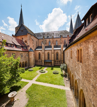 Kloster Bad Wimpfen im Tal | Innenhof mit Kreuzgang | HeilbronnerLand | © Kloster Bad Wimpfen