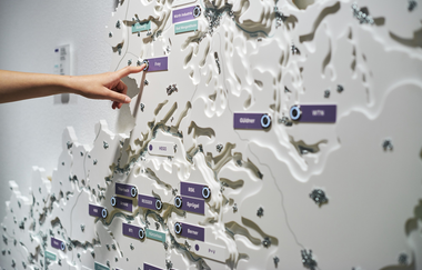 Hier werden die Industriefirmen gezeigt, die in Hohenlohe für ihren Bereich Weltmarktführer sind. | © Touristikgemeinschaft Hohenlohe e. V. | Kocherwerk Haus der Verbindungstechnik