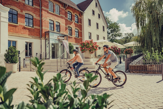 Radfahrer beim Kocherwerk in Ernsbach | © www.kocher-jagst.de | Frumolt