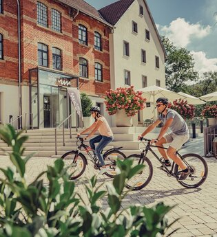 Radfahrer beim Kocherwerk in Ernsbach | © www.kocher-jagst.de | Frumolt