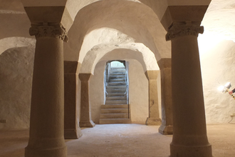 Hier ist den Krypta Unterregenbach zu sehen es ist so um Keller und mit vielen Säulen. | © Krypta Unterregenbach