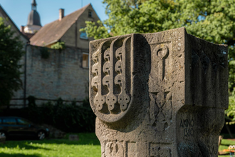 Zu sehen ist ein Steindenkmal mit Inzeichen | © Stadtverwaltung Crailsheim