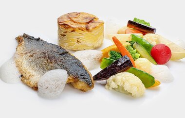 Landhaus Wolf Bistro s´Bähnle in Schwäbisch Hall: Dorade-Filet, frisches Marktgemüse, Kartoffelgratin | © Hohenlohe Schwäbisch Hall