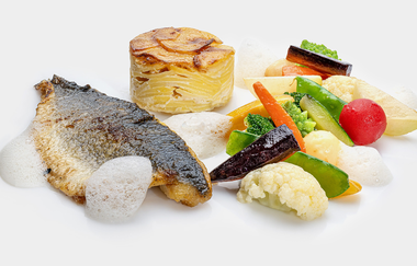 Landhaus Wolf Bistro s´Bähnle in Schwäbisch Hall: Dorade-Filet, frisches Marktgemüse, Kartoffelgratin | © Hohenlohe Schwäbisch Hall