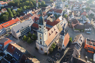 Zu sehen ist eine Kapelle aus Luftperspektive | © Stadverwaltung Crailsheim