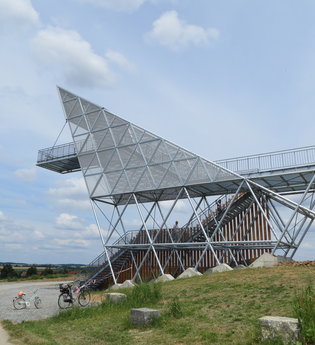 Die Plattform ist aus Stahl erbaut | © Touristikgemeinschaft Hohenlohe e. V. | Marion Schlund