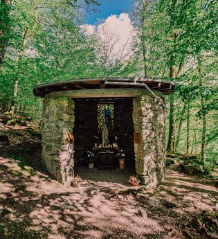 Lourdesgrotte im Trienzbachtal