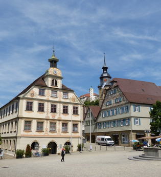 Marktplatz mit Dreiklang