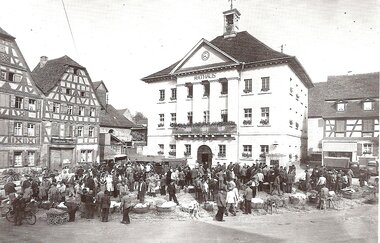 Marktplatz mit Rathaus in Eppingen | © Stadt Eppingen