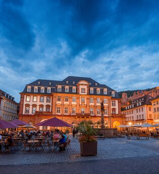 Abenddämmerung Rathaus und Marktplatz | © Heidelberg Marketing / Tobias Schwerdt