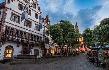 Alte Gebäude im Abendlicht | © Gunnar Fuchs