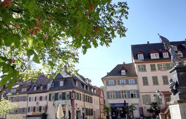 Gebäude am Marktplatz. | © Jasmin Wolf