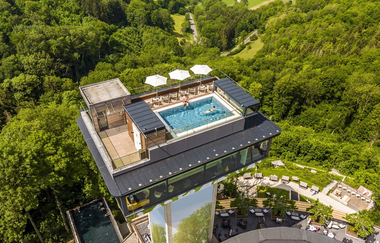 Auf dem Dach des Turms gibt es eine Pool | © Touristikgemeinschaft Hohenlohe e. V. | Mawell Resort