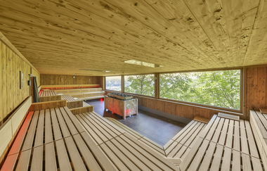 Saune mit Ausblick ins Grüne | © Touristikgemeinschaft Hohenlohe e. V. | Mawell Resort