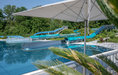 Schwimmerbecken & Rutschen | Mineralfreibad Oberes Bottwartal | © Mineralfreibad Oberes Bottwartal