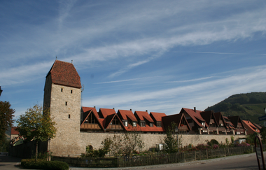 Die Altstadt von Niedernhall ist noch von einer Stadtmauer umgeben. | © Touristikgemeinschaft Hohenlohe e. V. | Marion Schlund