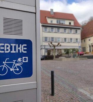 E-Bike-Ladestation Rathaus Möckmühl | HeilbrronnerLand | © Touristikgemeinschaft HeilbronnerLand