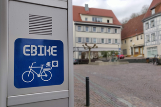 E-Bike-Ladestation Rathaus Möckmühl | HeilbrronnerLand | © Touristikgemeinschaft HeilbronnerLand