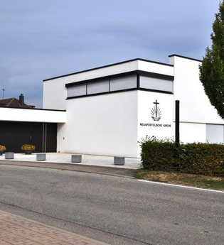 Neuapostolische Kirche mit moderner weißer Fassade | © Gemeinde Eschelbronn