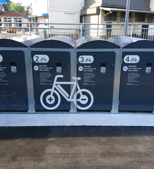 E-Bike-Ladestation Neuenstadt mit RadSERVICE-Punkt | © Stadt Neuenstadt