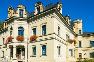 Neues Schloss in Gaildorf bei sonnigem Wetter mit blauen Himmel. | © Stuttgart-Marketing GmbH, Sarah Schmid