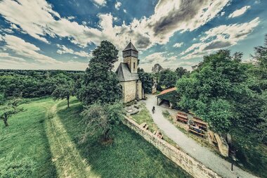 Rastplatz Ottilienberg mit Ottilienbergkappelle | Eppingen | HeilbronnerLand | © Touristikgemeinschaft HeilbronnerLand