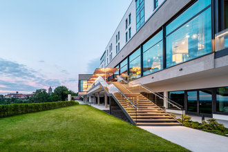 Außenanlage Panoramahotel Waldenburg | © Touristikgemeinschaft Hohenlohe e. V. |  Panoramahotel Waldenburg – Mellenthin