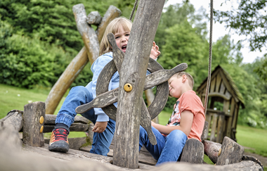 Spielplatz am Finsterroter See | Wüstenrot - Naturpark Schwäbisch-Fränkischer Wald | HeilbronnerLand | © Touristikgemeinschaft HeilbronnerLand