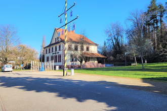 Parkmöglichkeiten vor dem Rathaus