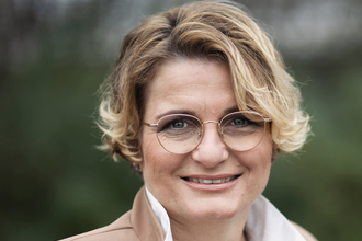 Petra Wagner Porträt mit einladendem Lächeln | © Petra Wagner