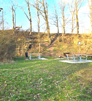 Picknickplatz mit Grillmöglichkeit an der Teufelsklinge | Picknickplatz | © Hohenlohe + Schwäbisch Hall Tourismus e. V.