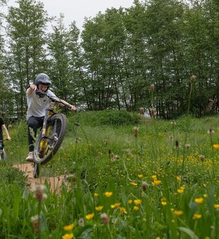 Pumptrack – Die Buckelpiste Helmstadt | © Gemeinde Helmstadt