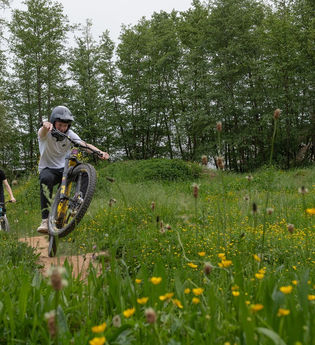 Pumptrack – Die Buckelpiste Helmstadt | © Gemeinde Helmstadt