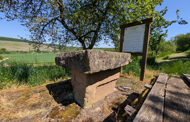 Rastplatz am Fleiner Rundwanderweg im Deinenbachtal | © Touristikgemeinschaft HeilbronnerLand