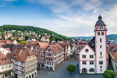 Panoramablick auf das Mosbacher Rathaus | © Foto Kottal