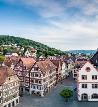 Panoramablick auf das Mosbacher Rathaus | © Foto Kottal