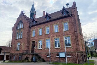 Außenansicht des Rathauses in Wiesenbach