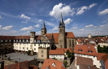 Das Schloss und die Stiftskirche bilden ein Ensemble | © Touristikgemeinschaft Hohenlohe e. V. | Achim Mende