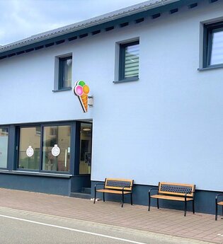 Vorderansicht der Eisdiele RE Gelato in Mauer