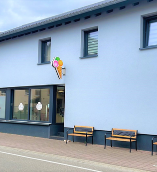 Vorderansicht der Eisdiele RE Gelato in Mauer