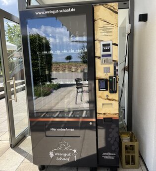 Weinautomat aus frontaler Sicht | © Touristikgemeinschaft HeilbronnerLand