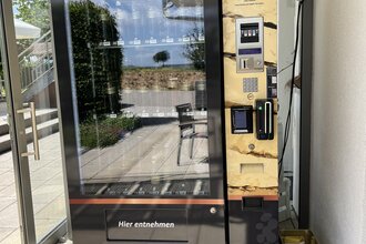 Weinautomat aus frontaler Sicht | © Touristikgemeinschaft HeilbronnerLand