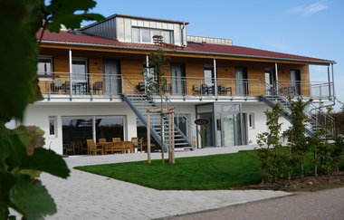 Außenansicht des Gebäudes: unten weiß, oben braun, rotes Dach | © Neckar-Zaber-Tourismus e.V.