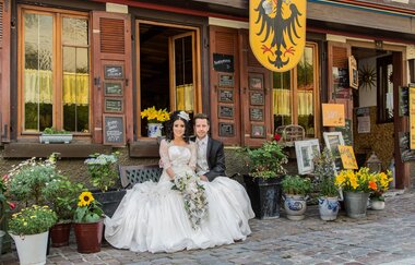 Hochzeitspaar vor Gasthaus Adler Bad Wimpfen | © Stadt Bad Wimpfen