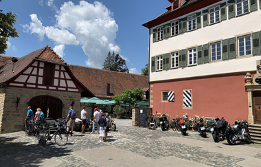 Radlertreff im Biergarten Rotes Schloss Jagsthausen | HeilbronnerLand | © Rotes Schloss Jagsthausen