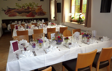 Gedeckte Tafeln im Restaurant Sinzingers Krone | © Touristikgemeinschaft Hohenlohe e. V.  | Sinzingers Krone