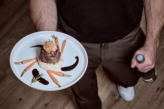 Erlebe „GENUSSMOMENTE with a view“ in unserem CASUAL FINE DINING | © MANA LISA Boutiquehotel