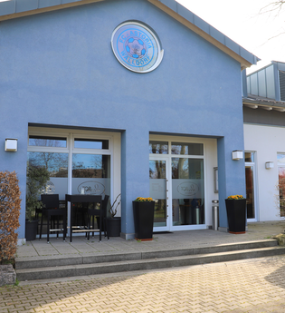 Blaue Wand des Restaurants Tournedo