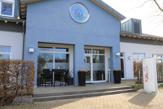 Blaue Wand des Restaurants Tournedo